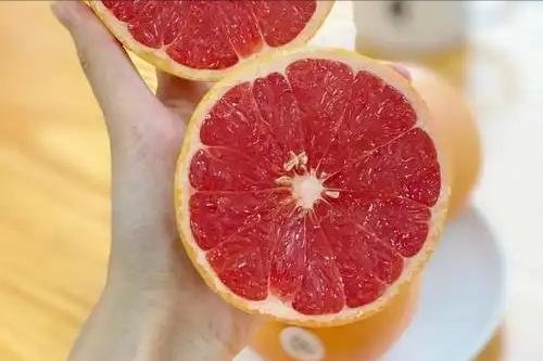 吃降压药不能吃西瓜？医生提醒：吃降压药时，最好远离“4物”