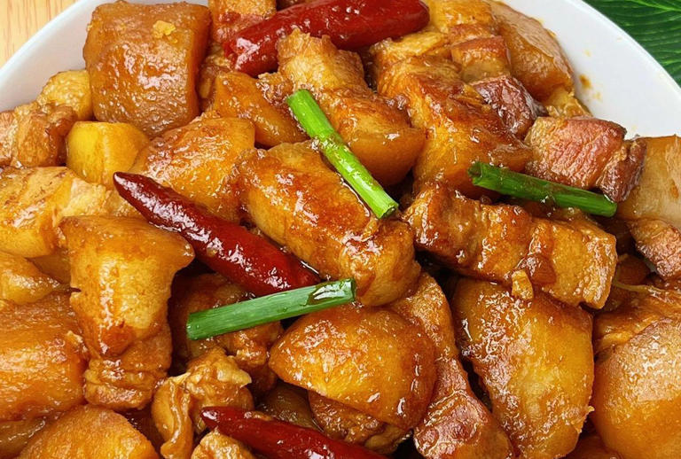 推荐5道五花肉烧土豆的家常做法，肥而不腻，粉糯入味，解馋下饭