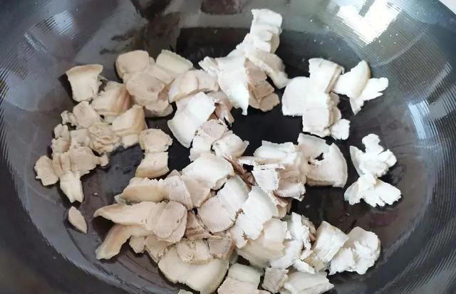 回锅肉，大厨教你炒回锅肉的正确做法，牢记这3点，不硬不油腻