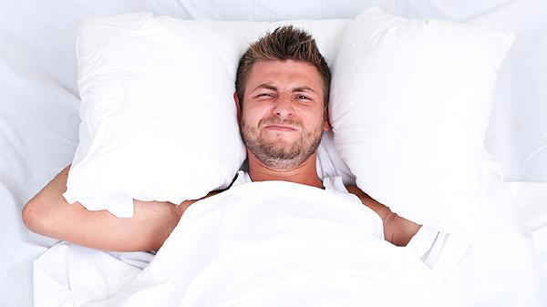 老年人失眠、睡不好觉？医生：补充这4种营养，入睡更快梦更香！