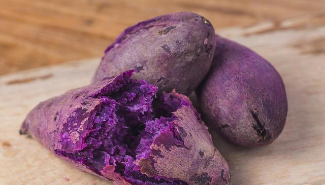 5种自带“花青素”的食物，建议女人要舍得吃，肌肤水嫩显年轻