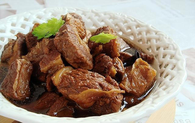 牛肉为啥一炖就柴，放入这4种香料，牛肉软烂入味不塞牙，没腥味