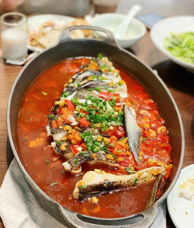 剁椒鱼头的做法不复杂，掌握好几个关键步骤，轻松做出风味美食