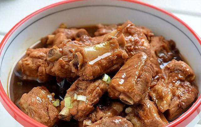 炖排骨时,调料不能放太多,放入这4种就足够,肉香味正软烂脱骨