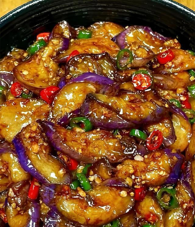 茄子这个做法建议收藏起来,香辣软糯,汤汁拌饭都能吃两碗