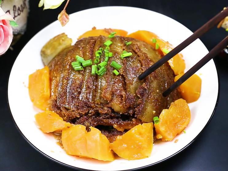 做粉蒸肉，老一辈传下来的3个窍门，五花肉酥烂不腻，米粉不夹生