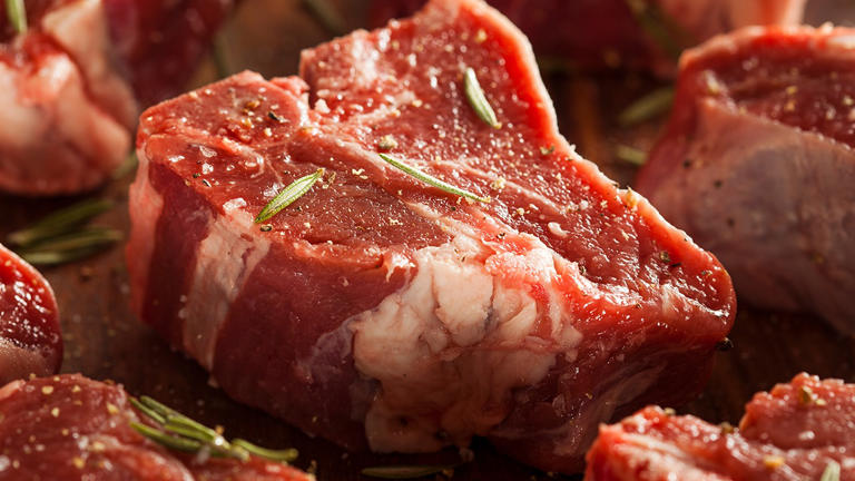 血脂高的人要远离羊肉？提醒：不止是羊肉，这4种肉也建议少吃