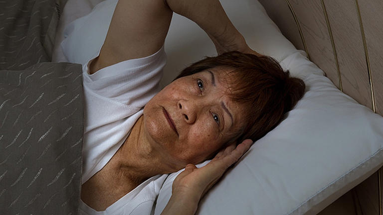 患上癌症的人，睡觉前常常有五个共同点，50岁以后，最好一个没有