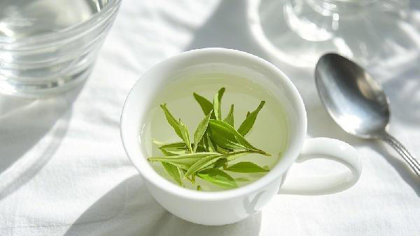 绿茶是高尿酸的加速剂? 医生稳定尿酸，这5种饮品请少喝