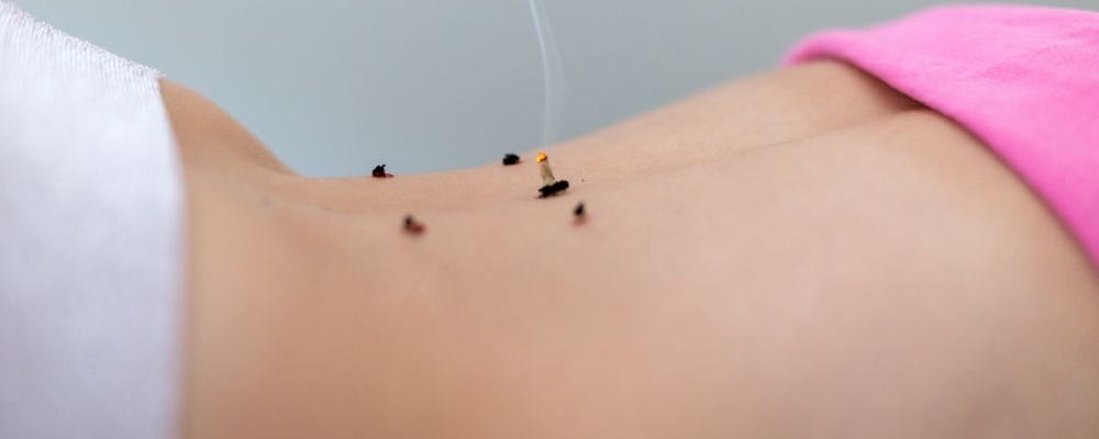 夏季高温多雨湿气重 不妨试试艾灸养生