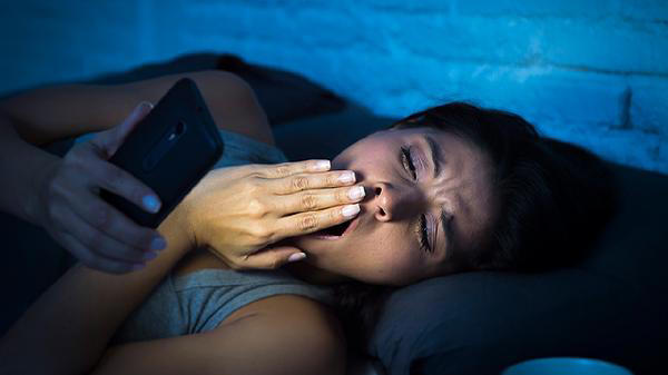 医生直言：最容易导致衰老的行为，不是熬夜!而是频繁去做5件事