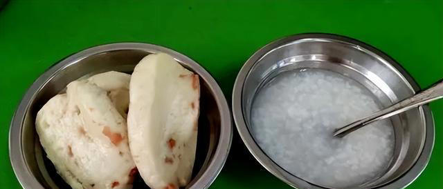 医生建议：上了年纪，宁愿早饭干吃馒头，也别早上乱吃这3样