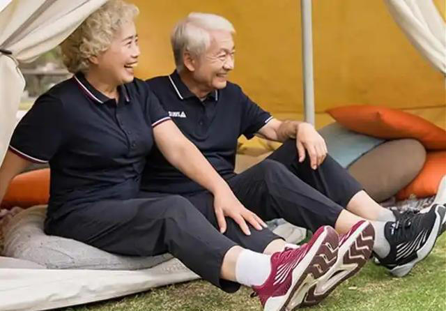 每天“万步走”错了？医生忠告：过了60岁，走路要尽量做到这5点