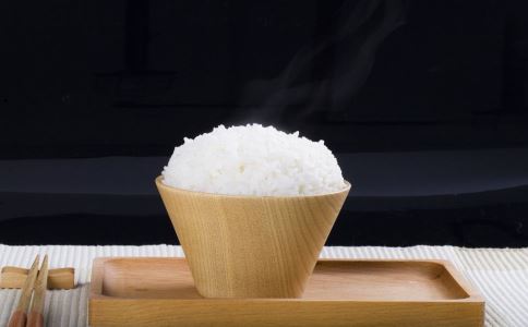 高中学生站着吃饭 站着吃饭的利与弊 站着吃饭好吗