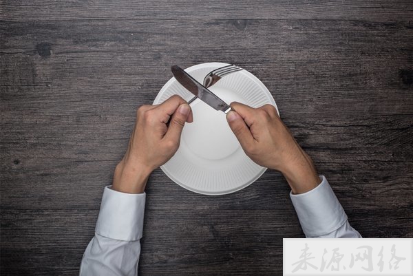 少量多餐瘦不了！晚餐早点吃，早餐晚点吃