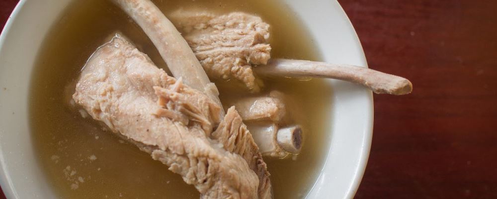 排骨汤怎么炖好喝又营养，补钙效果与食用建议