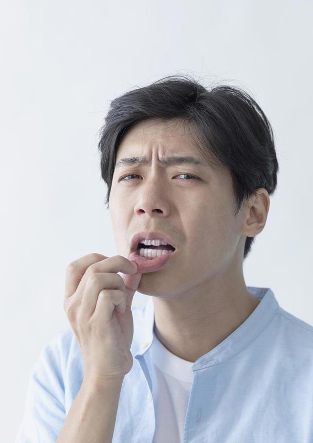 学医后才知道，脑梗最危险信号，不是手脚麻，而是频繁这6个症状