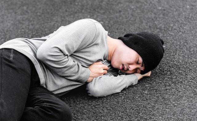 脑梗来前，眼睛先报信！医生提醒：有这4种异常，要尽快做检查