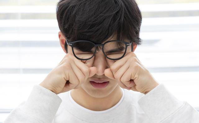 脑梗来前，眼睛先报信！医生提醒：有这4种异常，要尽快做检查