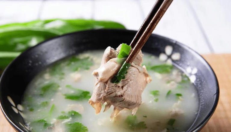 炖羊肉，切记放“1白2黄”，羊肉鲜嫩软烂，汤浓味道鲜，没膻味