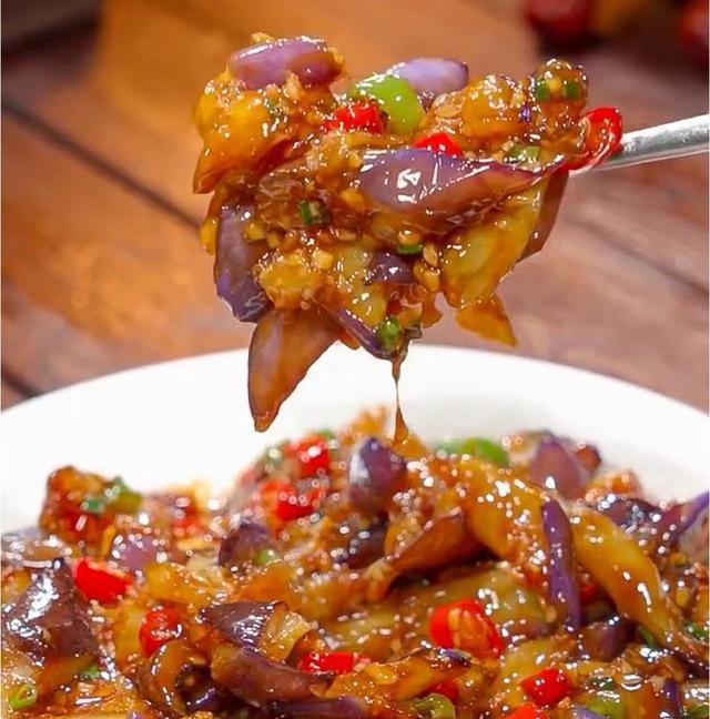超级下饭的家常红烧茄子,简单好吃,上桌秒光!