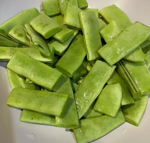这4种蔬菜不焯水不能吃，家中有的，要么焯水要么扔！