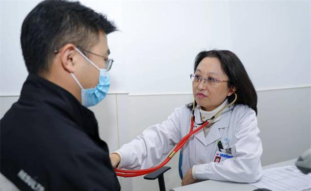 多散步对血管好？医生建议：年纪大了，坚持做这3件事或比运动好