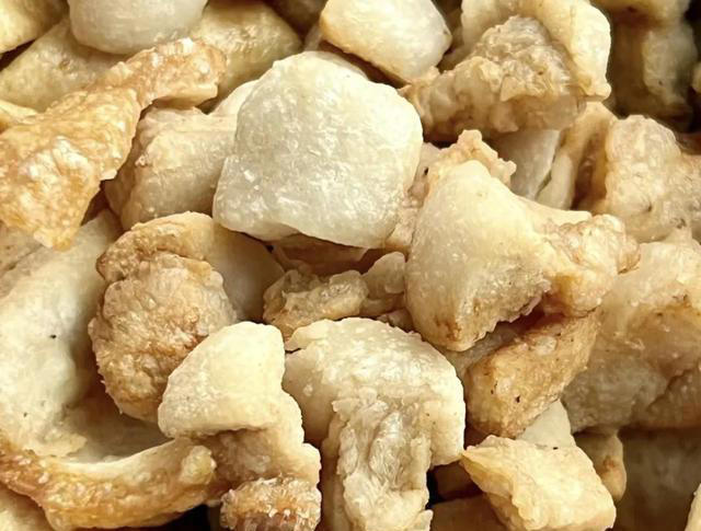 猪油渣，是吃掉还是扔掉？很多人弄不清楚，赶紧了解一下，别做错