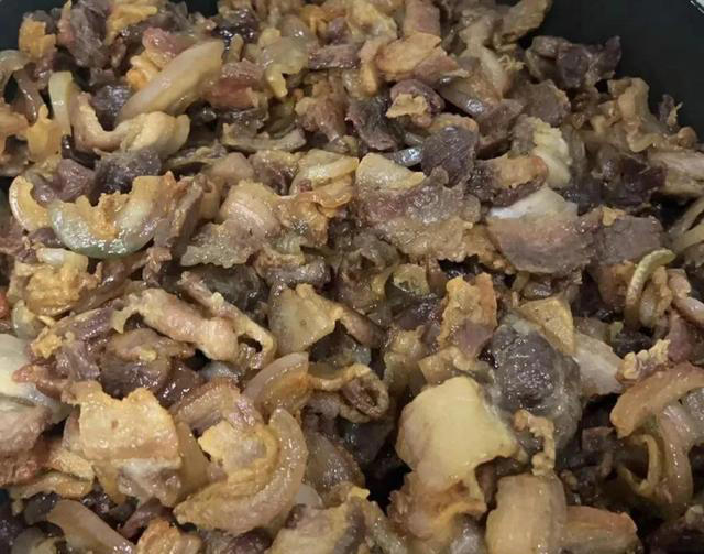 猪油渣，是吃掉还是扔掉？很多人弄不清楚，赶紧了解一下，别做错