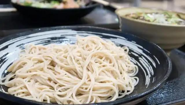 早餐为什么不建议吃面条？医生：不止面条，这4种食物，也要少吃