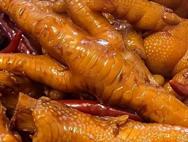 医生告诫：一旦吃上降压药，这4种食物必须戒掉，再吃有中风风险