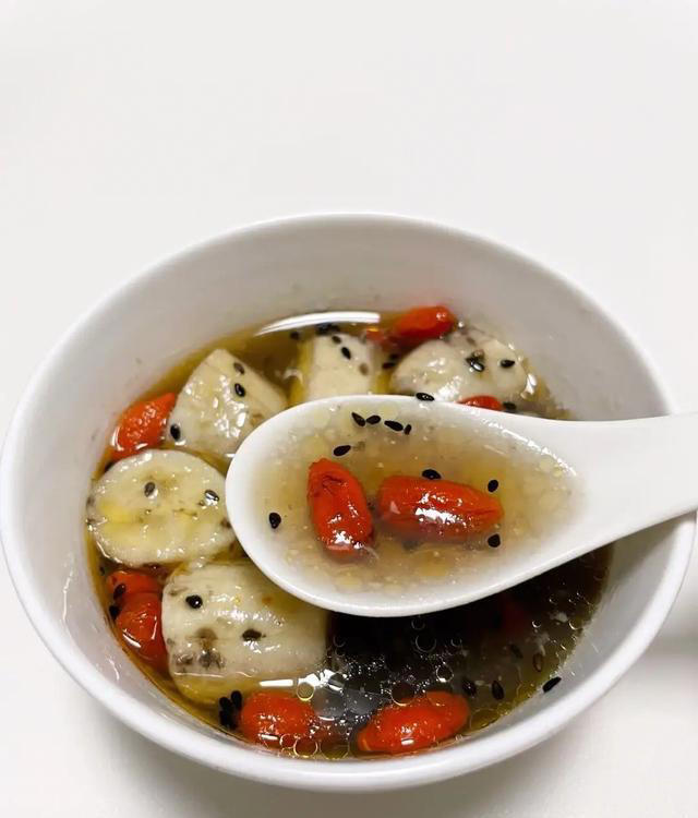 中国4大“通便”食物，香蕉排第三！第一名我们天天见，却很少吃