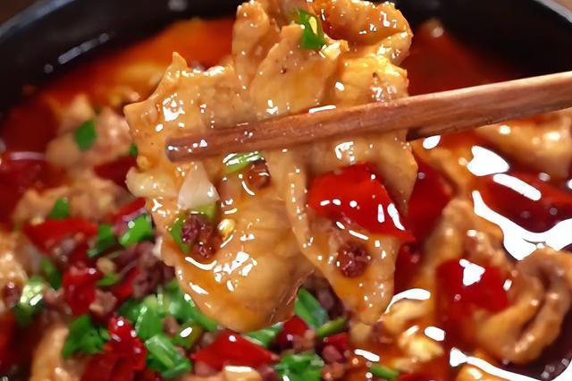 在家做水煮肉片，简单又下饭，比饭店还香！