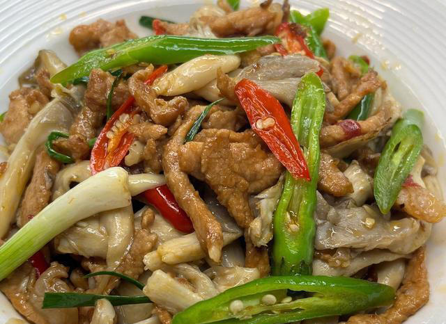 平菇炒肉怎么做好吃，试试这5种美味家常做法，出锅一大盘不够吃