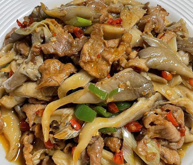 平菇炒肉怎么做好吃，试试这5种美味家常做法，出锅一大盘不够吃