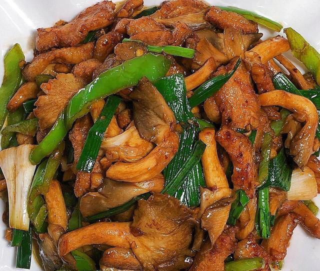 平菇炒肉怎么做好吃，试试这5种美味家常做法，出锅一大盘不够吃