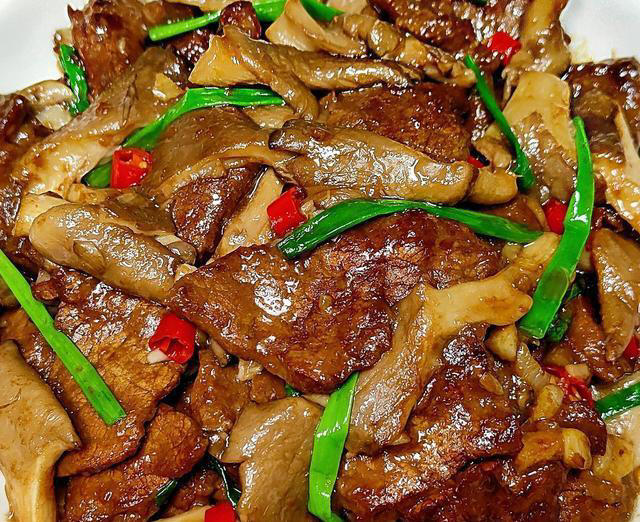 平菇炒肉怎么做好吃，试试这5种美味家常做法，出锅一大盘不够吃