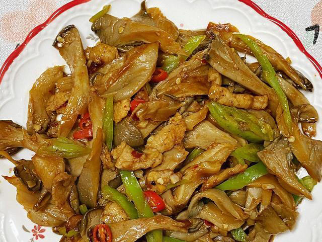 平菇炒肉怎么做好吃，试试这5种美味家常做法，出锅一大盘不够吃
