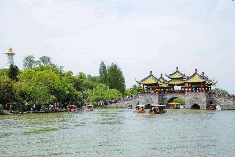 看到过一句话说：“心宽一寸，病退一丈。” 很多人，每天高喊着要养生，吃着最贵的保健品，却熬着最晚的夜，操着最多的心。 他们忘了，境随心转。最好的养生不是花钱寻求外在保养，而在于养心。 心无负累，身自安康；气定神闲，岁月自长。&nbsp; 止怨 孔子在