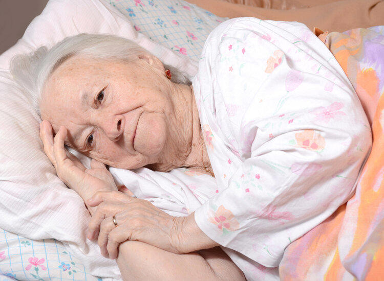 “睡得越早，死得越早”？65岁后晚上睡多久更健康？早知道早受益