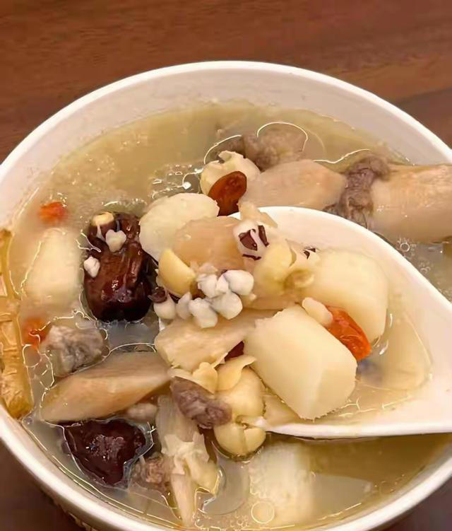 心烦意燥，失眠多梦，就多喝这三种汤，面色红润睡觉香