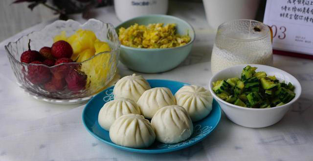 小米粥可以当早餐吗？医生：尽量少吃这5种早餐