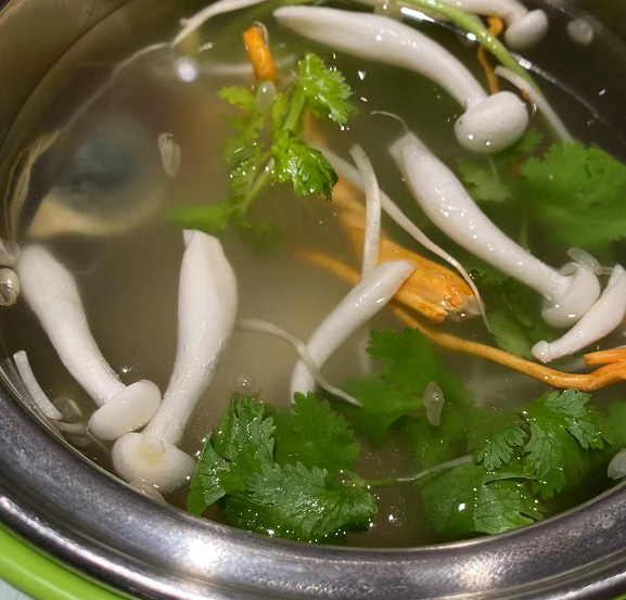 一吃蘑菇就拉肚子是肠胃问题吗?吃蘑菇拉肚子情况,蘑菇的膳食纤维可不少!