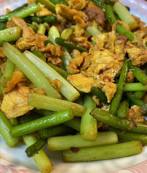 蒜苔是胀气食物吗？吃了蒜苔肚子会胀气，蒜苔有产气的可能！