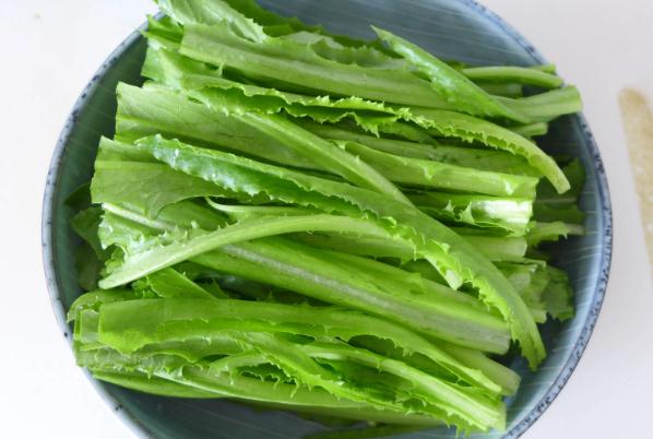 油麦菜有什么功效?油麦菜的坏处与禁忌有哪些?