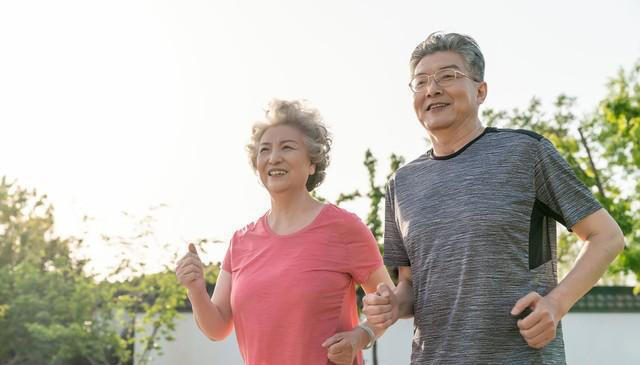 人老了，最硬的底牌：不是钱，不是情，而是这几个字