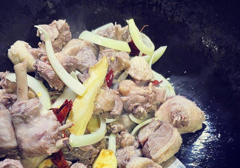 进入夏天，少吃鸡肉和羊肉，多吃这3种肉，手脚麻利精神足