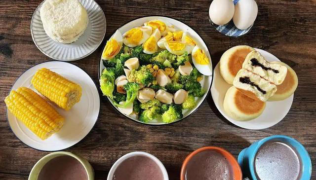 早上为什么不建议吃馒头？医生：不止馒头，这4类食物，也要少吃