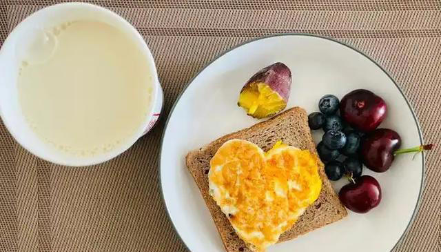 早上为什么不建议吃馒头？医生：不止馒头，这4类食物，也要少吃