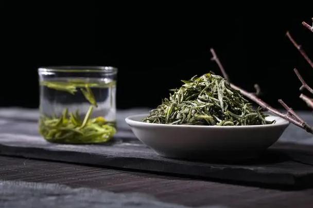 绿茶有哪几种茶叶?夏天喝红茶还是喝绿茶比较好?